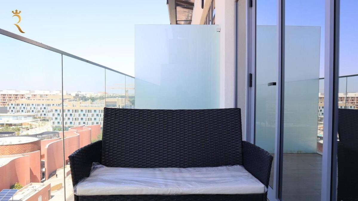 Modern 1br In Masdar Few Minutes To Airport Apartment Abu Dhabi